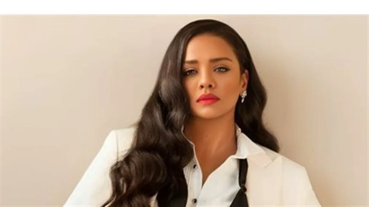 رحلة فنية.. أسماء أبو اليزيد بين تجسيد رزانة المسرح وتألق الشاشة الكبيرة